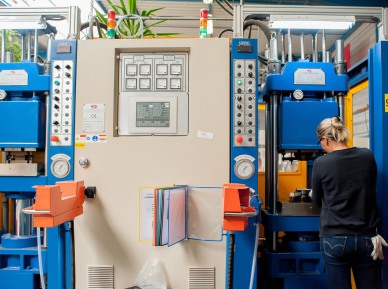 Compression press for Novelast® moulding (FFKM/FFPM like Kalrez®), Variochem®, Rubberslide®, and others.